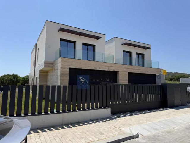Chalet, Castell Platja d&apos Aro