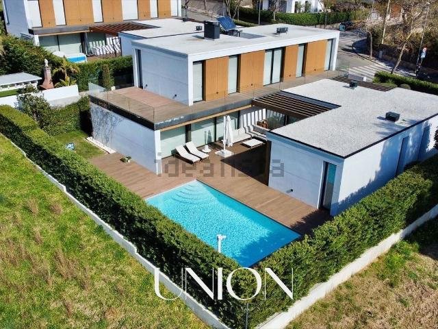 Chalet, Castell Platja d&apos Aro