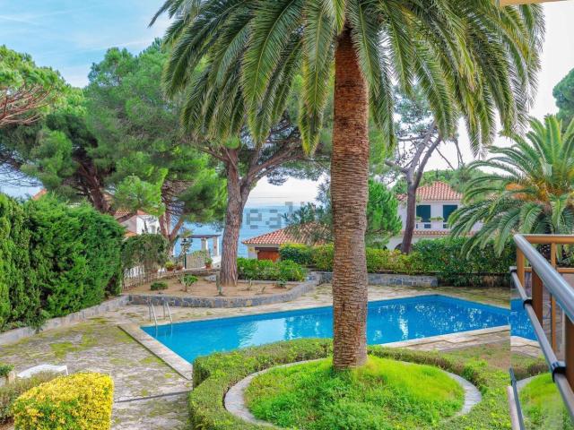 Chalet, Castell Platja d&apos Aro