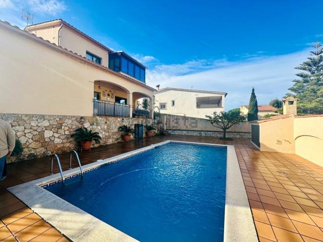 Chalet, Castell Platja d&apos Aro