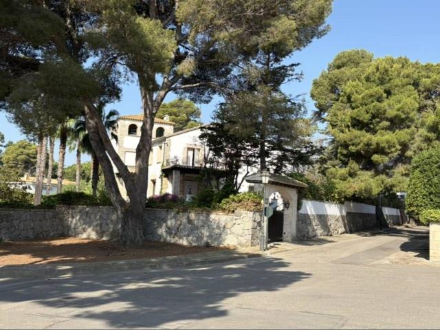 Chalet, Castell Platja d&apos Aro