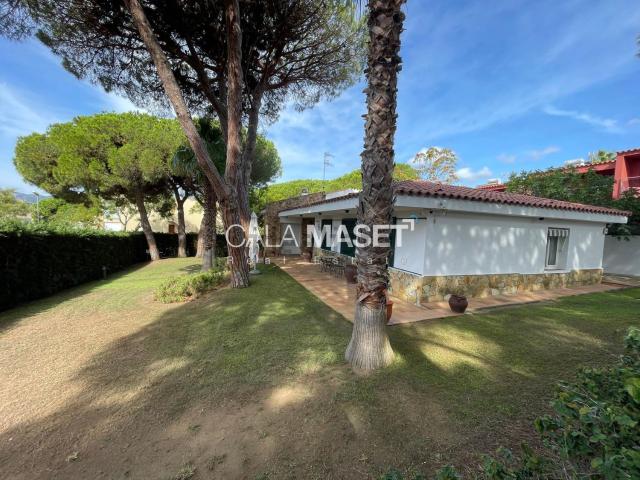 Chalet, Castell Platja d&apos Aro