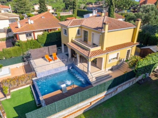 Chalet, Castell Platja d&apos Aro