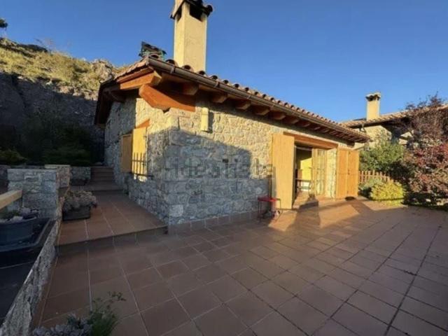 Chalet, Castellar de n&apos Hug