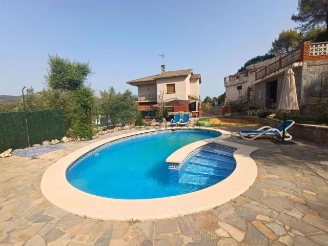 Chalet, Castellbell i el Vilar