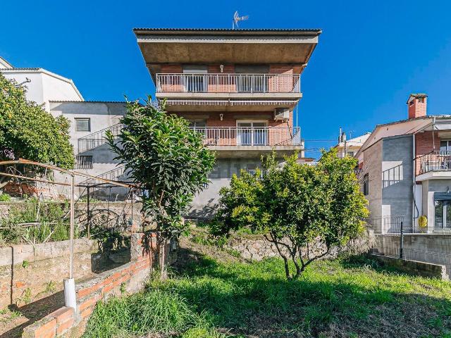 Chalet, Castellbisbal