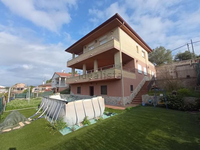 Chalet, Castellbisbal