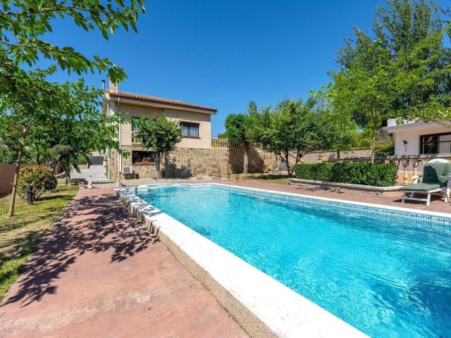 Chalet, Castellbisbal
