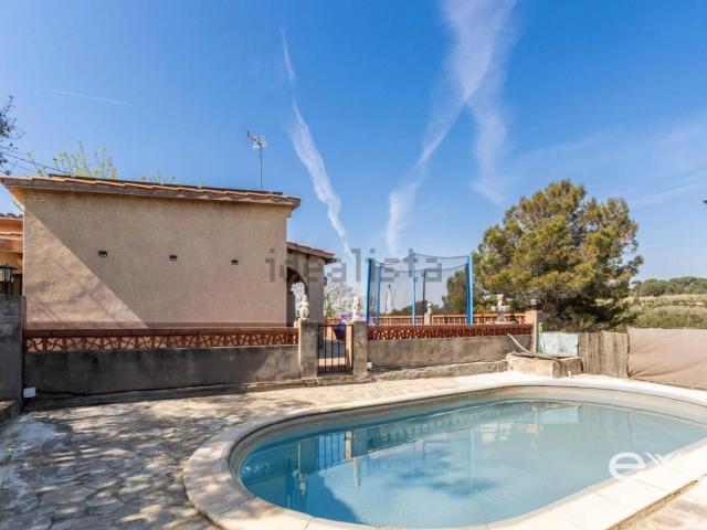 Chalet, Castellbisbal