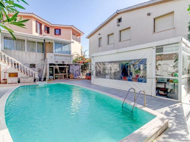 Chalet, Castelldefels