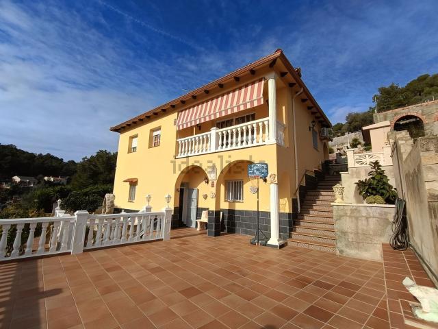 Chalet, Castellet i la Gornal