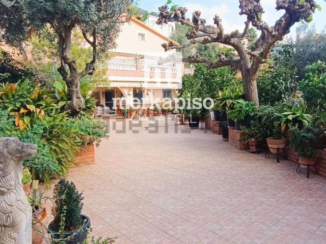Chalet, Castellet i la Gornal