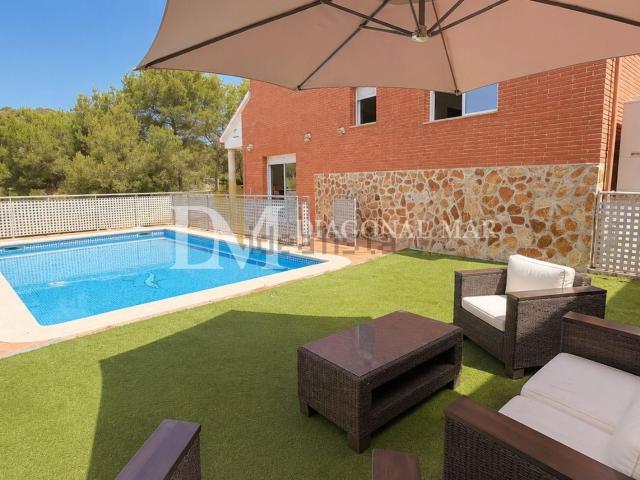 Chalet, Castellet i la Gornal