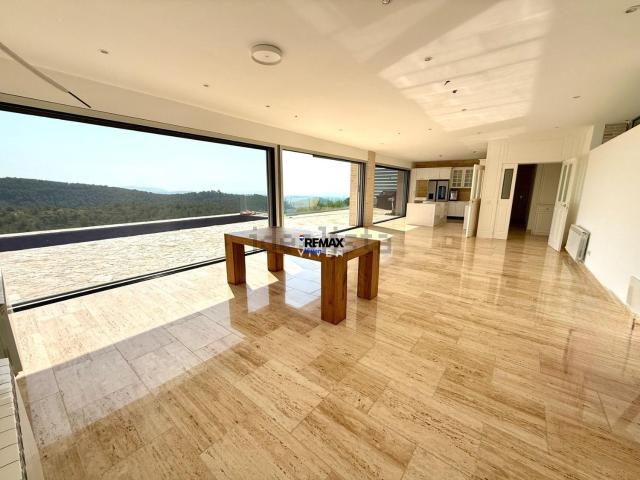 Chalet, Castellet i la Gornal