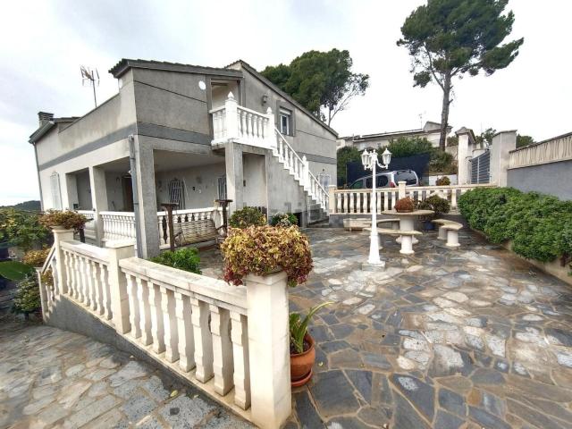 Chalet, Castellet i la Gornal