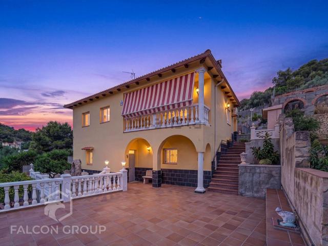 Chalet, Castellet i la Gornal