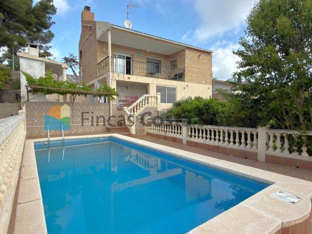 Chalet, Castellet i la Gornal
