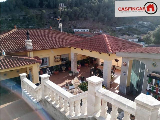 Chalet, Castellet i la Gornal