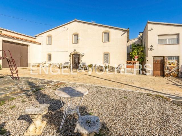 Chalet, Castellví de la Marca
