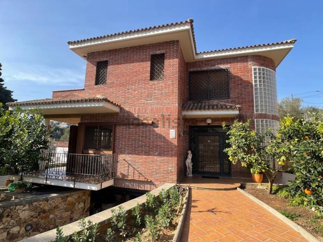 Chalet, Castellví de Rosanes