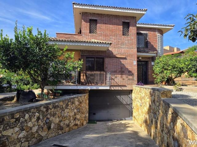 Chalet, Castellví de Rosanes