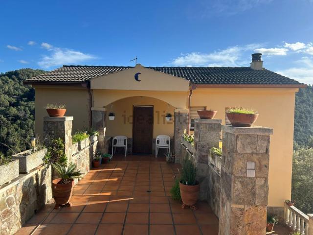 Chalet, Castellví de Rosanes