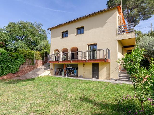 Chalet, Castellví de Rosanes