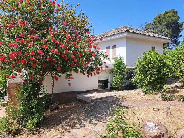 Chalet, Castellví de Rosanes