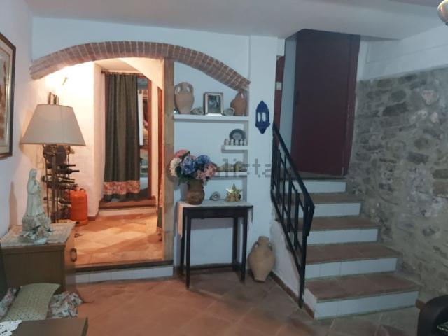 Chalet, Chert