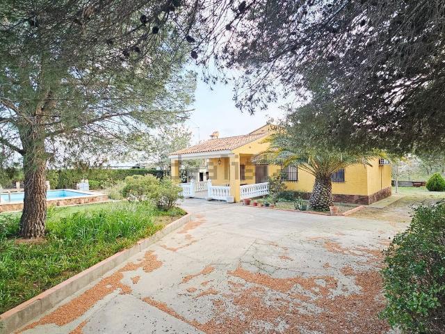 Chalet, Chiva