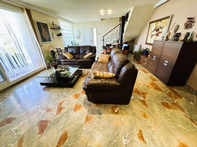 Chalet, Cubelles