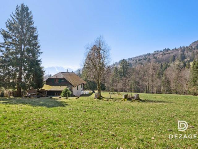 Chalet à transformer situé dans un cadre idyllique