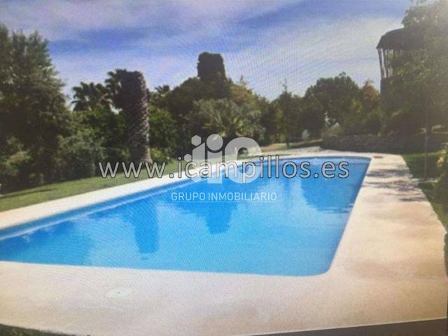CHALET A UN PASO DE BAENA CON PISCINA Y BONITAS VISTAS