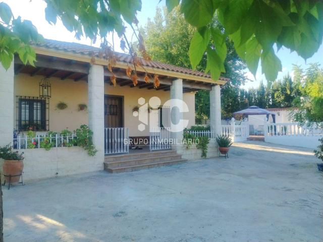 CHALET A UN PASO DE BAENA