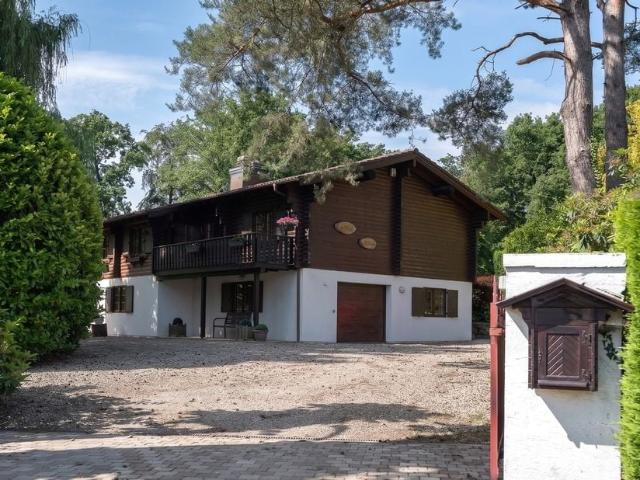 Chalet à vendre pour 749000 euro avec 4 chambres à coucher