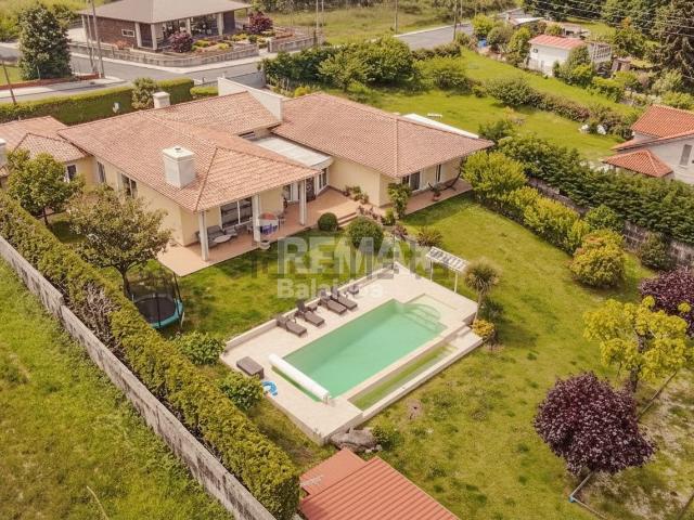 Chalet, A Cañiza