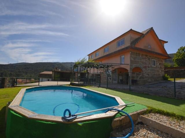 Chalet, A Cañiza