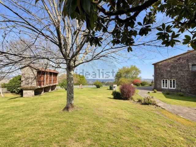 Chalet, A Estrada