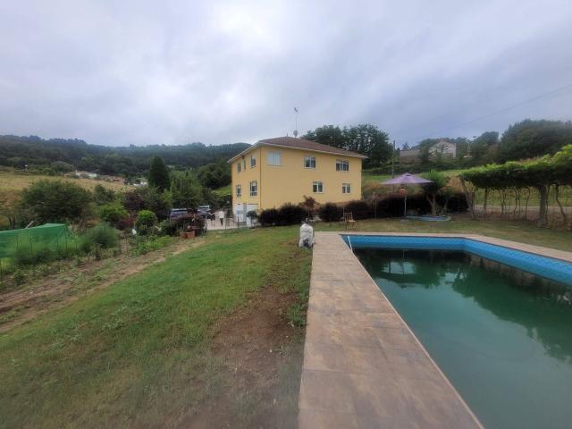 Chalet, A Estrada