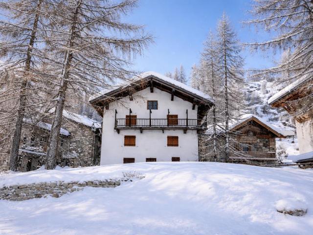 Chalet à fort potentiel aux portes de Val d'Isère, à réinven. 350m² Val d'Isère