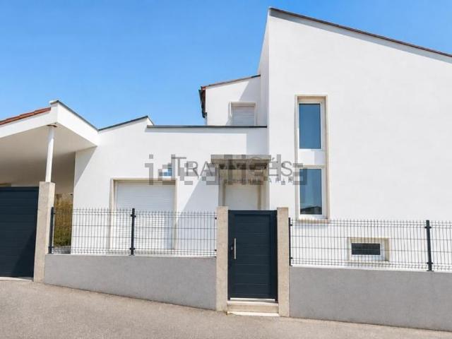 Chalet, A Guarda
