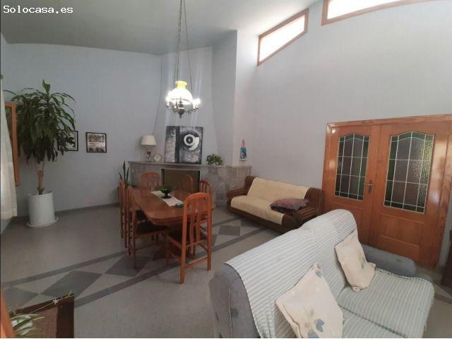 Chalet a la venta con piscina y pista de tenis en Bonavista, Elche
