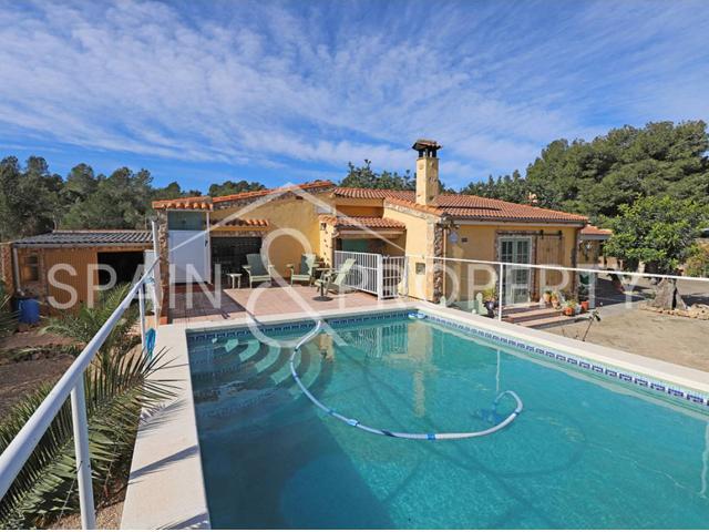 Chalet a la venta en suelo rústico en Montserrat, Valencia