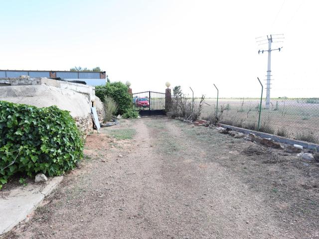 CHALET A LA VENTA JUNTO A ALAMEDA DE CERVERA
