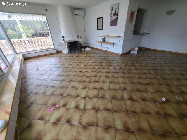 Chalet a reformar con gran terreno en La Nucía
