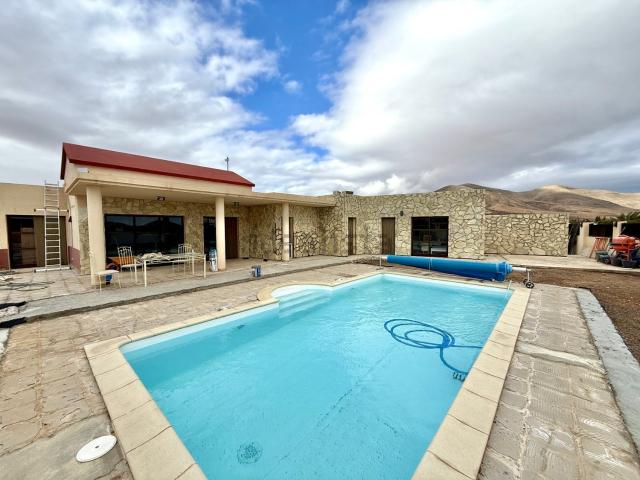 Chalet, Antigua