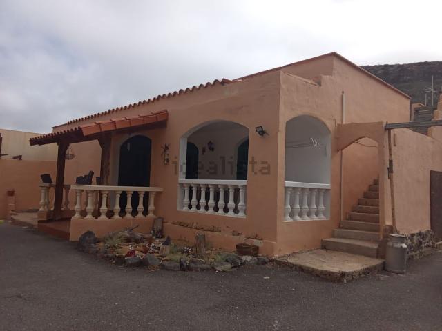 Chalet, Antigua