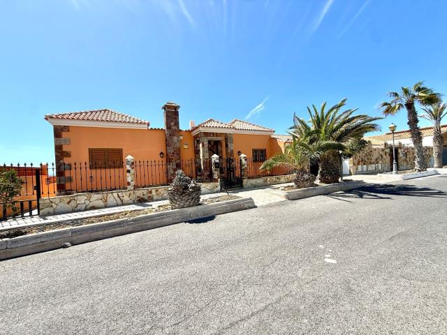 Chalet, Antigua
