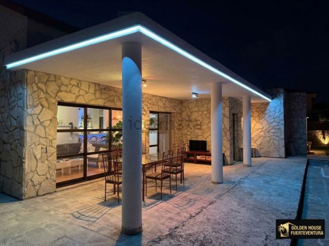 Chalet, Antigua