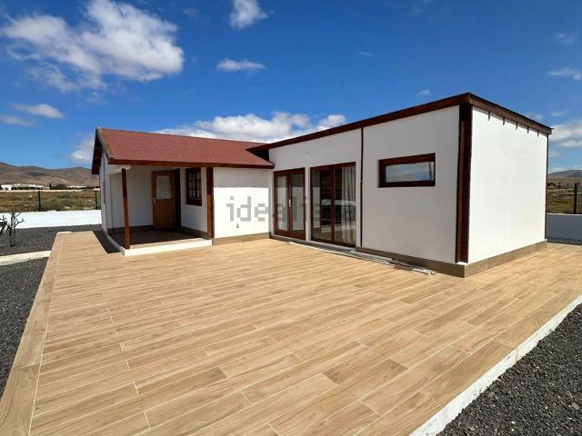 Chalet, Antigua